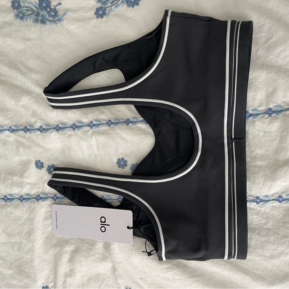 ALO Heart Throb Sports Bra - Picture 5 of 6